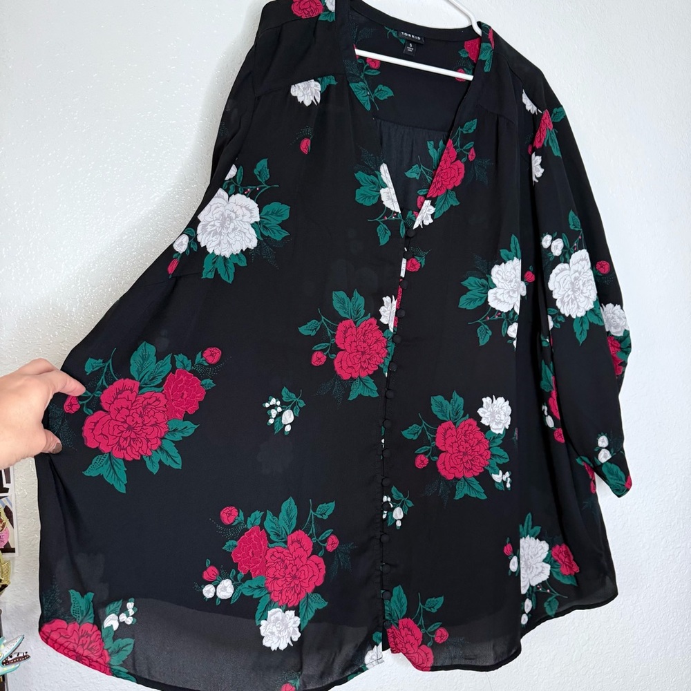 Torrid Georgette Floral Button Front 3/4th Sleeve Black Blouse 5X - Picture 4 of 8